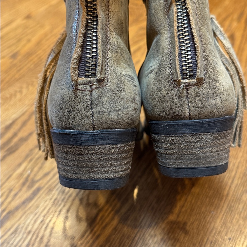 Very Volatile Lookout Fringe Western Booties - Picture 7 of 11